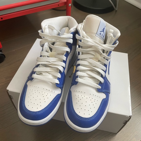 Air Jordan 1 Mid White/Hyper Royal US8 women - Picture 3 of 6